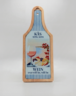 Käse-Wein-Set „KÄS’ sera, sera“ aus Bambusholz mit dekorativem Glasdeckel und mediterranem Weinmotiv
